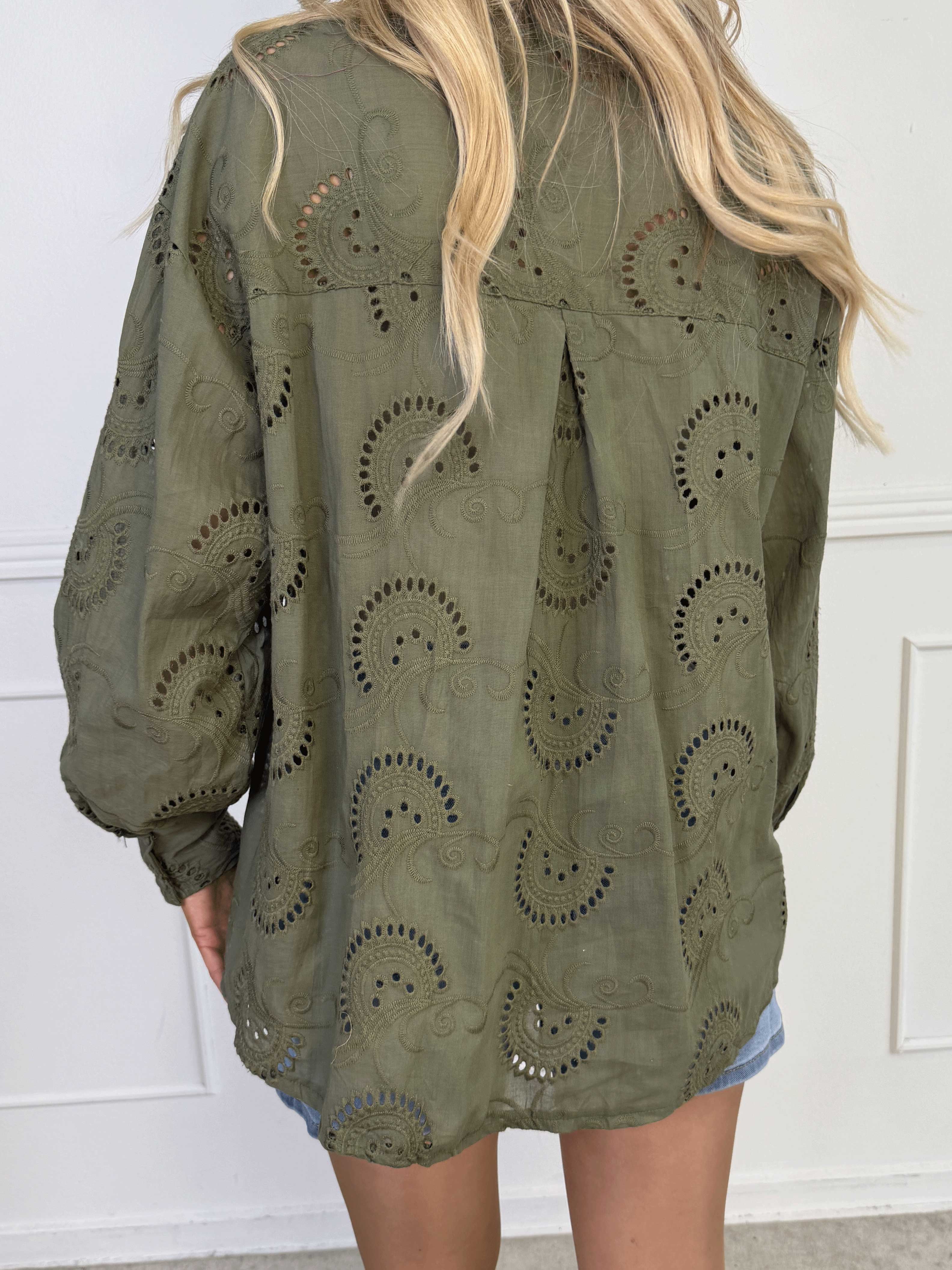 Lona Broderie - Broderie anglaise plus size skjorte i viskose